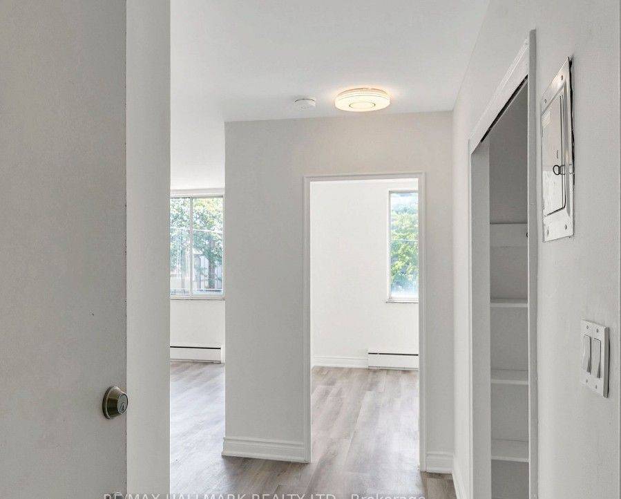 Toronto C11, ON M4G 1Y1,18 Kenrae RD #12