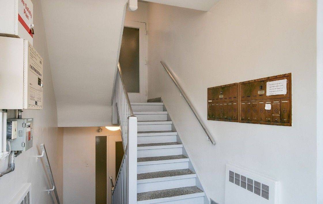 Toronto C11, ON M4G 1Y1,18 Kenrae RD #12