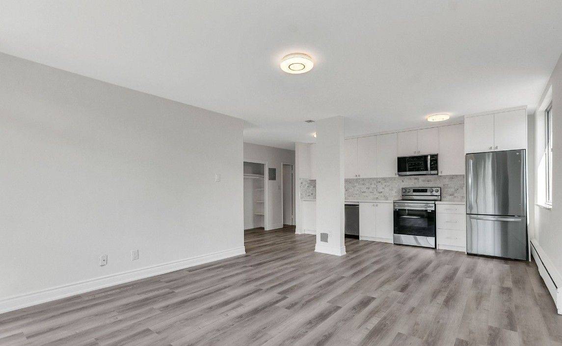 Toronto C11, ON M4G 1Y1,18 Kenrae RD #12