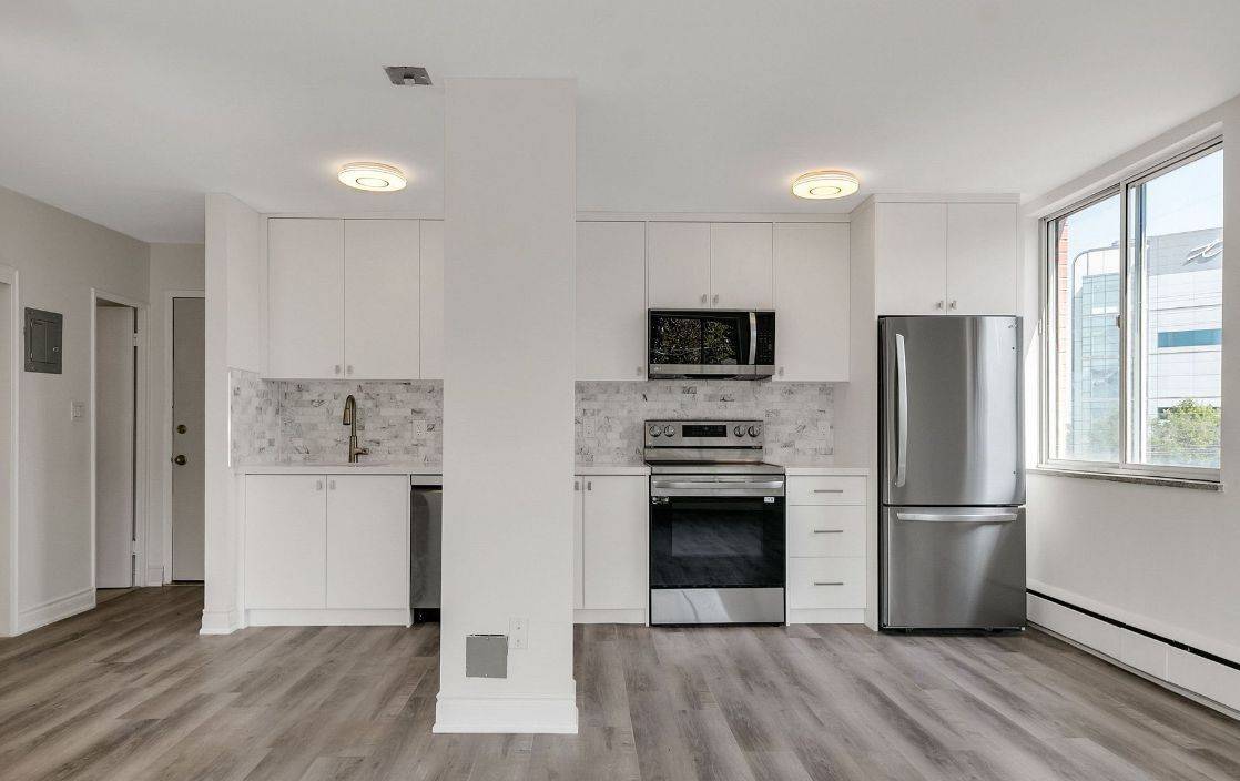 Toronto C11, ON M4G 1Y1,18 Kenrae RD #12