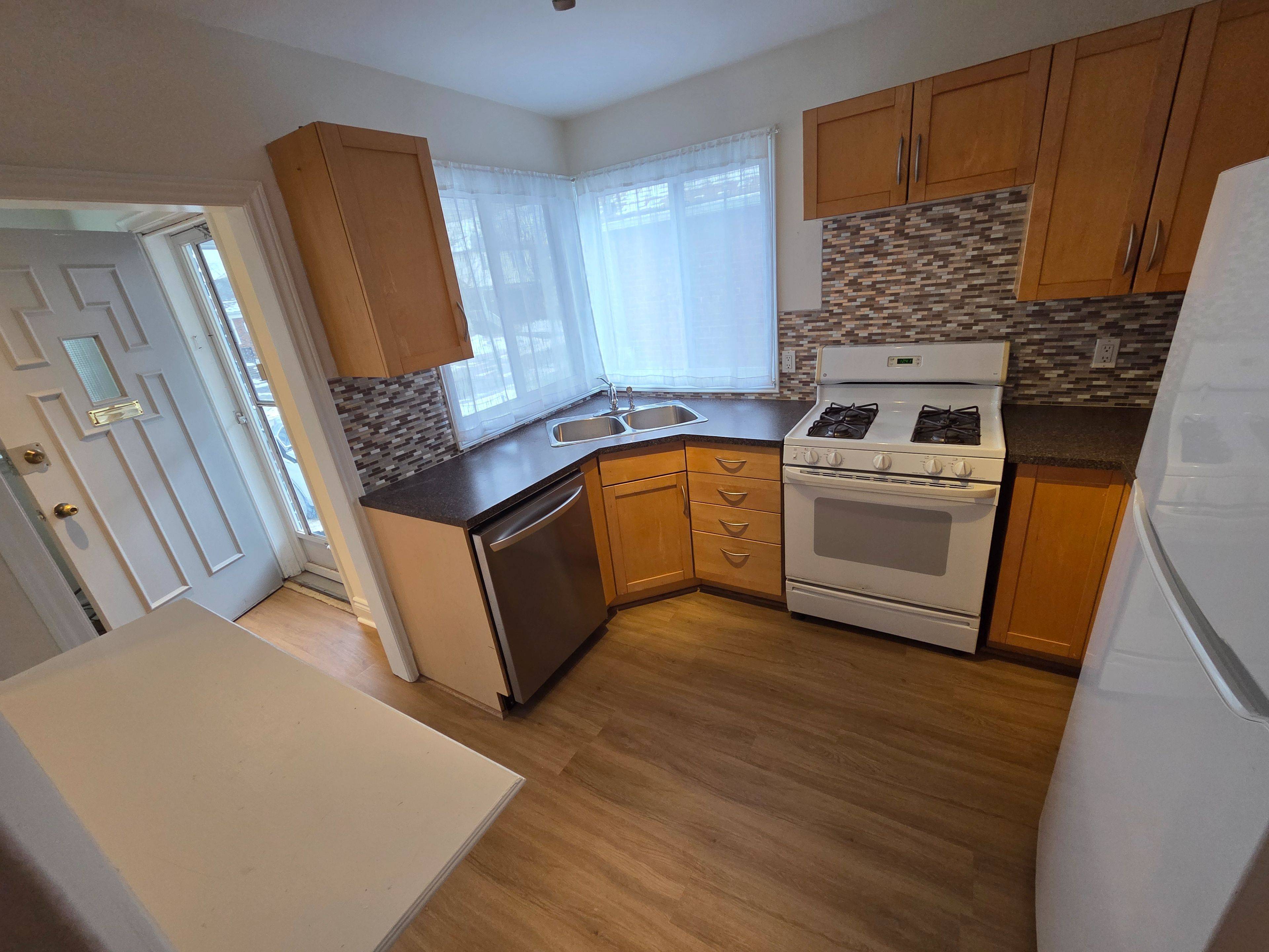 Toronto E03, ON M4B 2A1,38 Tiago AVE