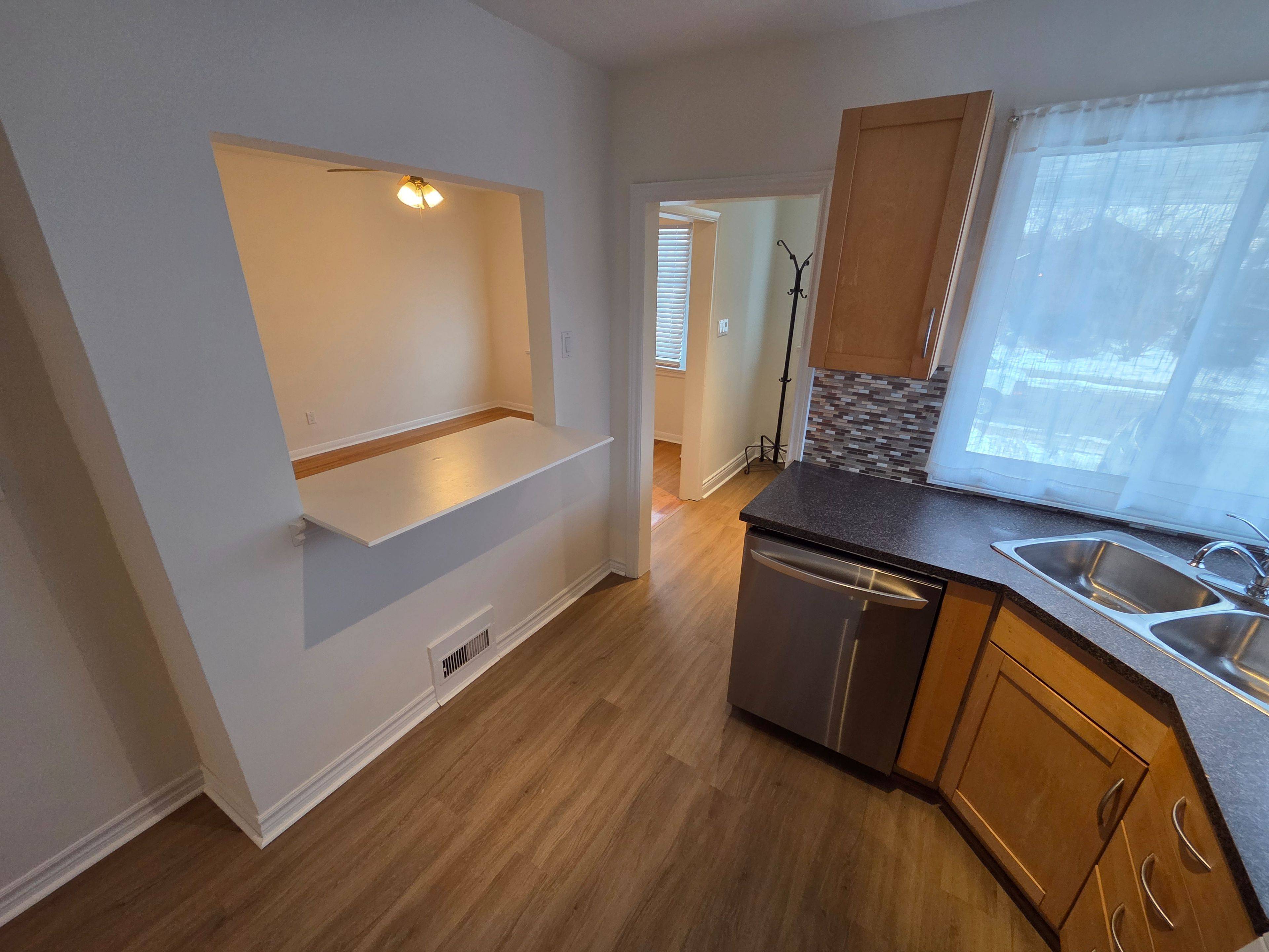 Toronto E03, ON M4B 2A1,38 Tiago AVE