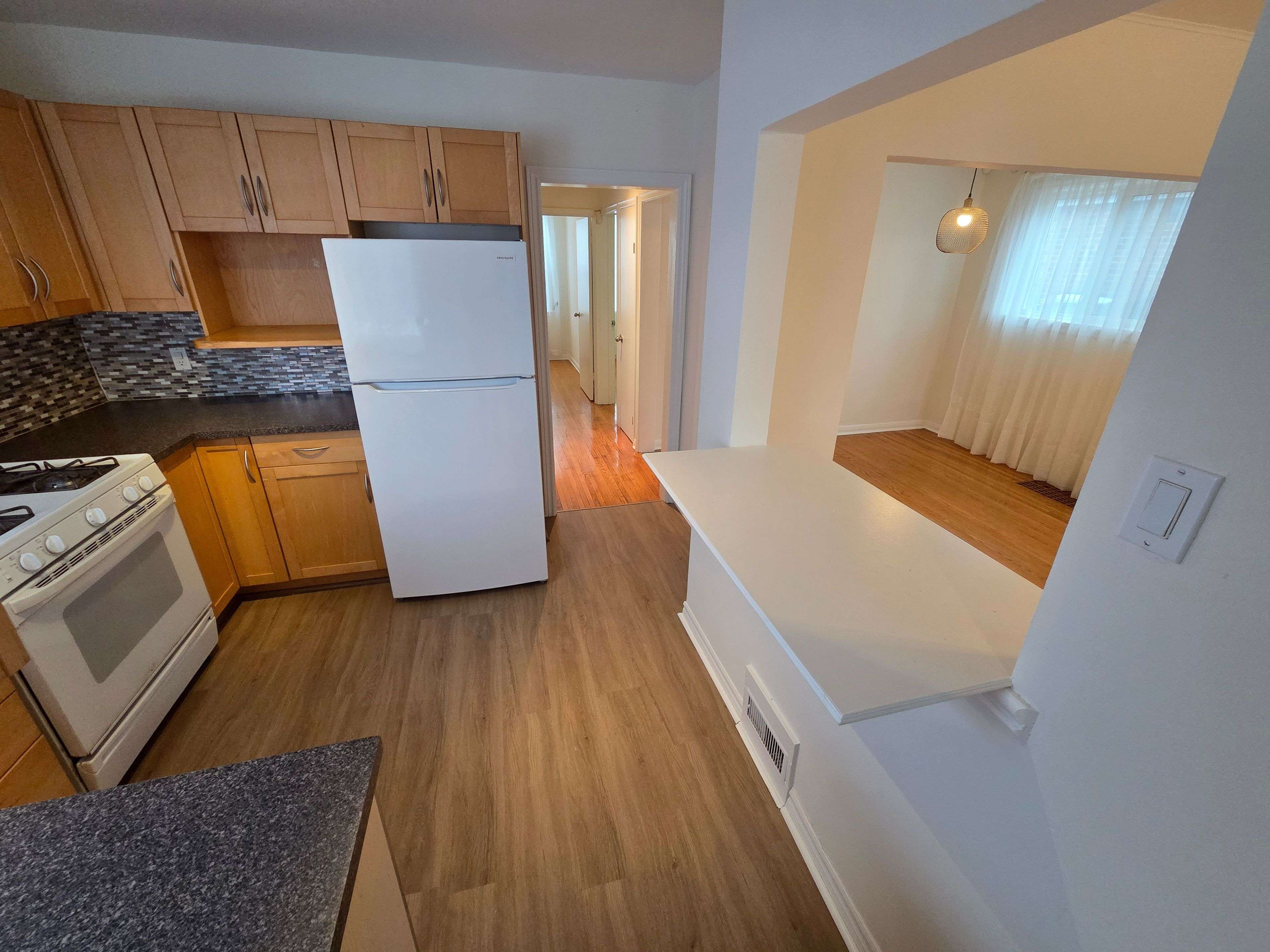 Toronto E03, ON M4B 2A1,38 Tiago AVE