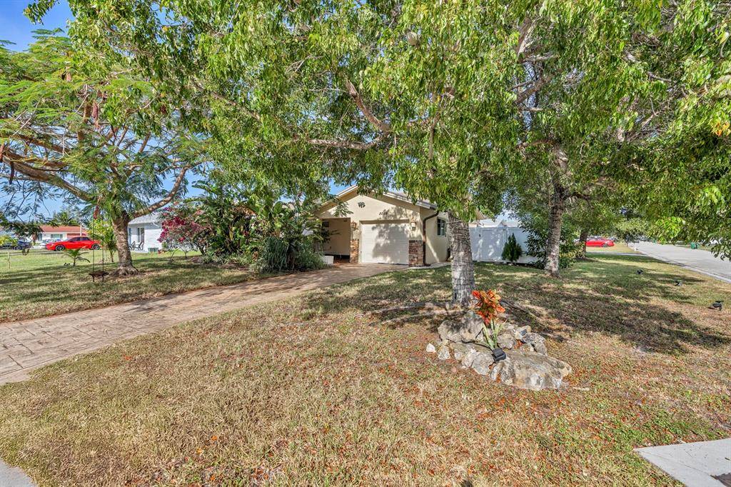 Tamarac, FL 33321,8008 NW 102 Way