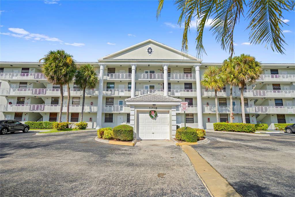 Davie, FL 33324,1719 Whitehall Dr #104