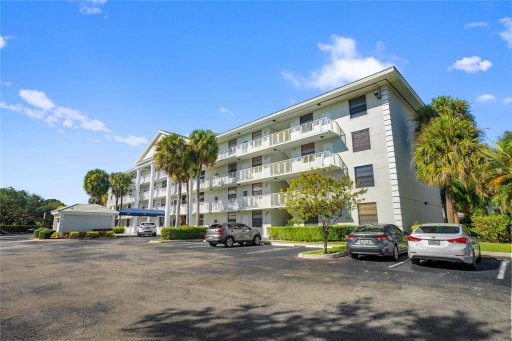 Davie, FL 33324,1719 Whitehall Dr #104