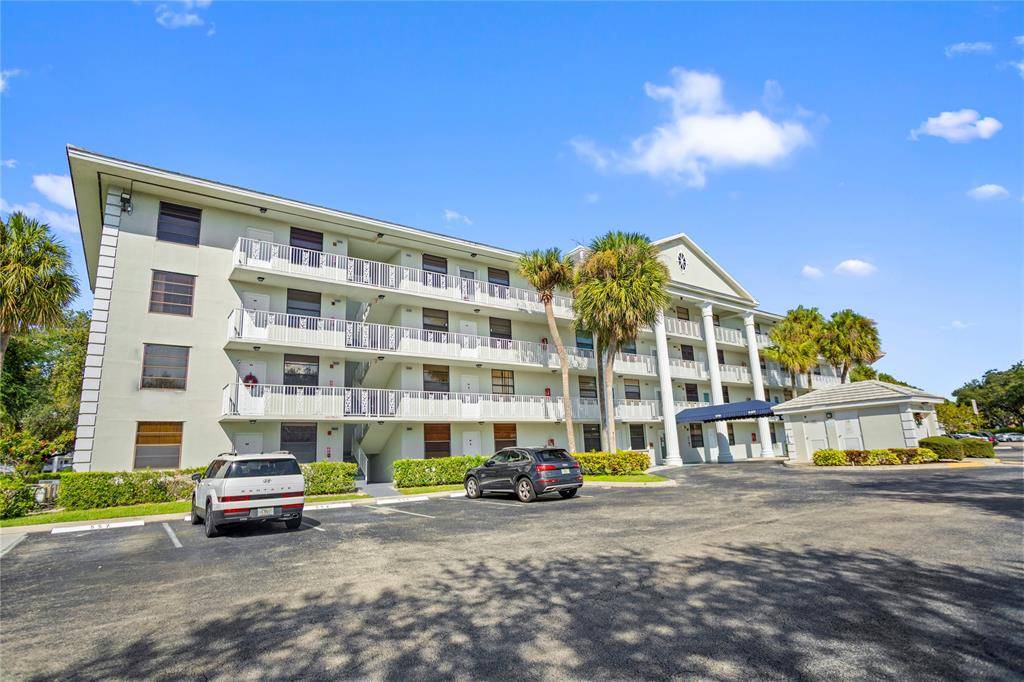 Davie, FL 33324,1719 Whitehall Dr #104