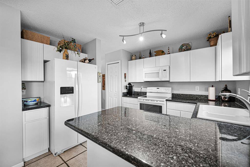 Davie, FL 33325,251 W Forest Oak Cir