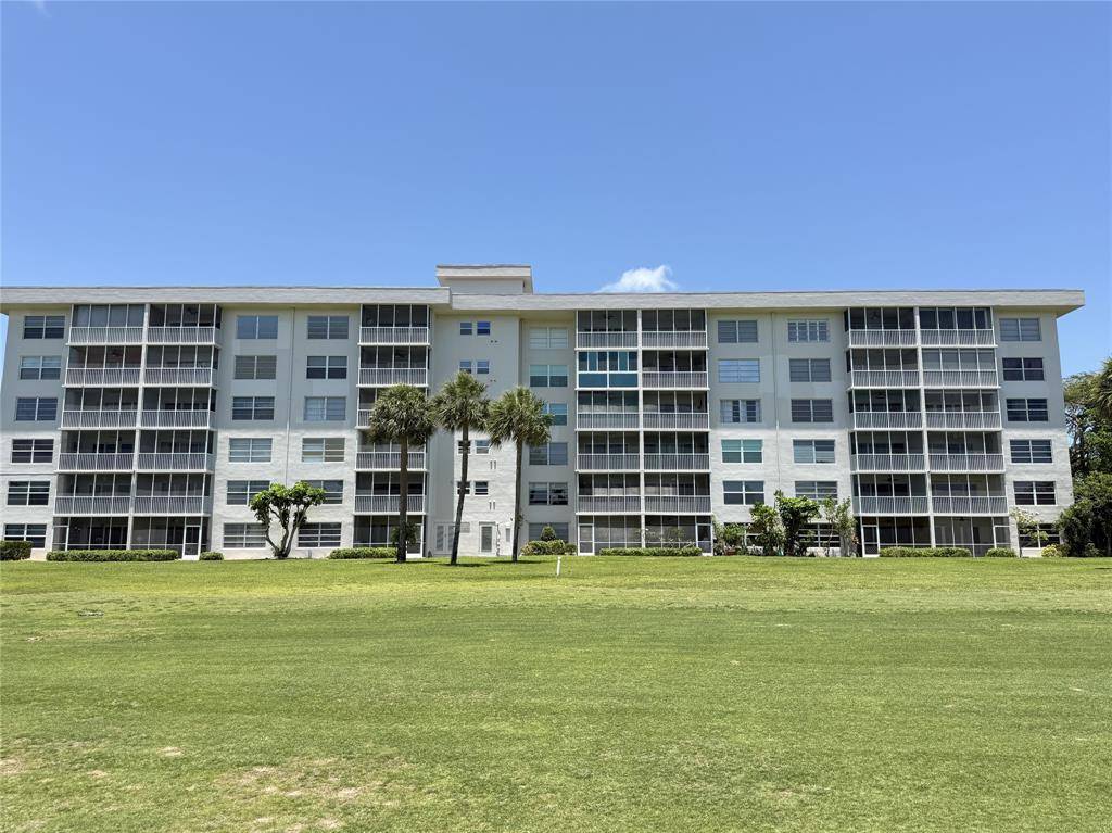 Pompano Beach, FL 33069,3000 N Palm Aire Dr #107