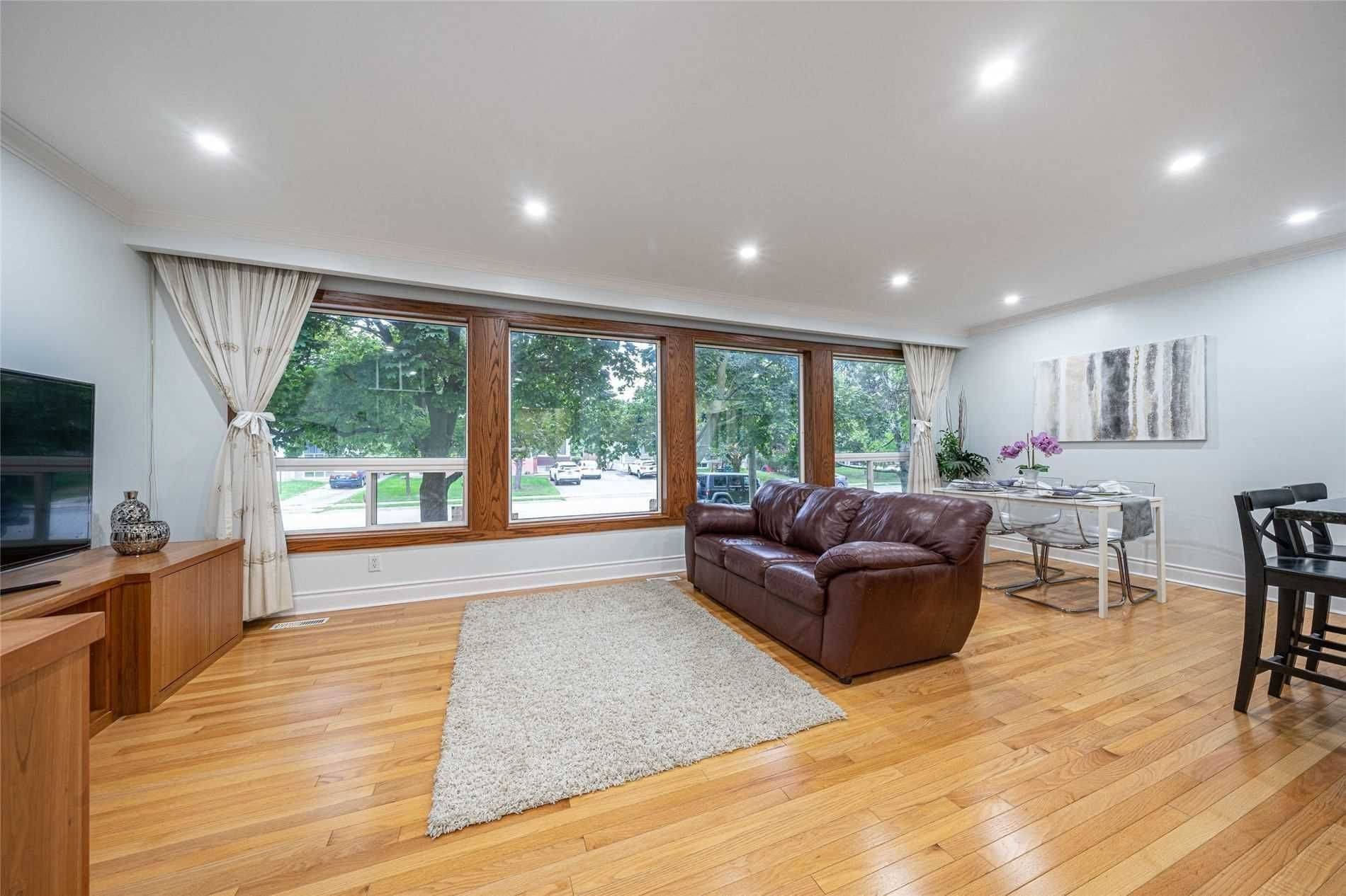 Richmond Hill, ON L4C 2P3,412 Balkan RD #Main