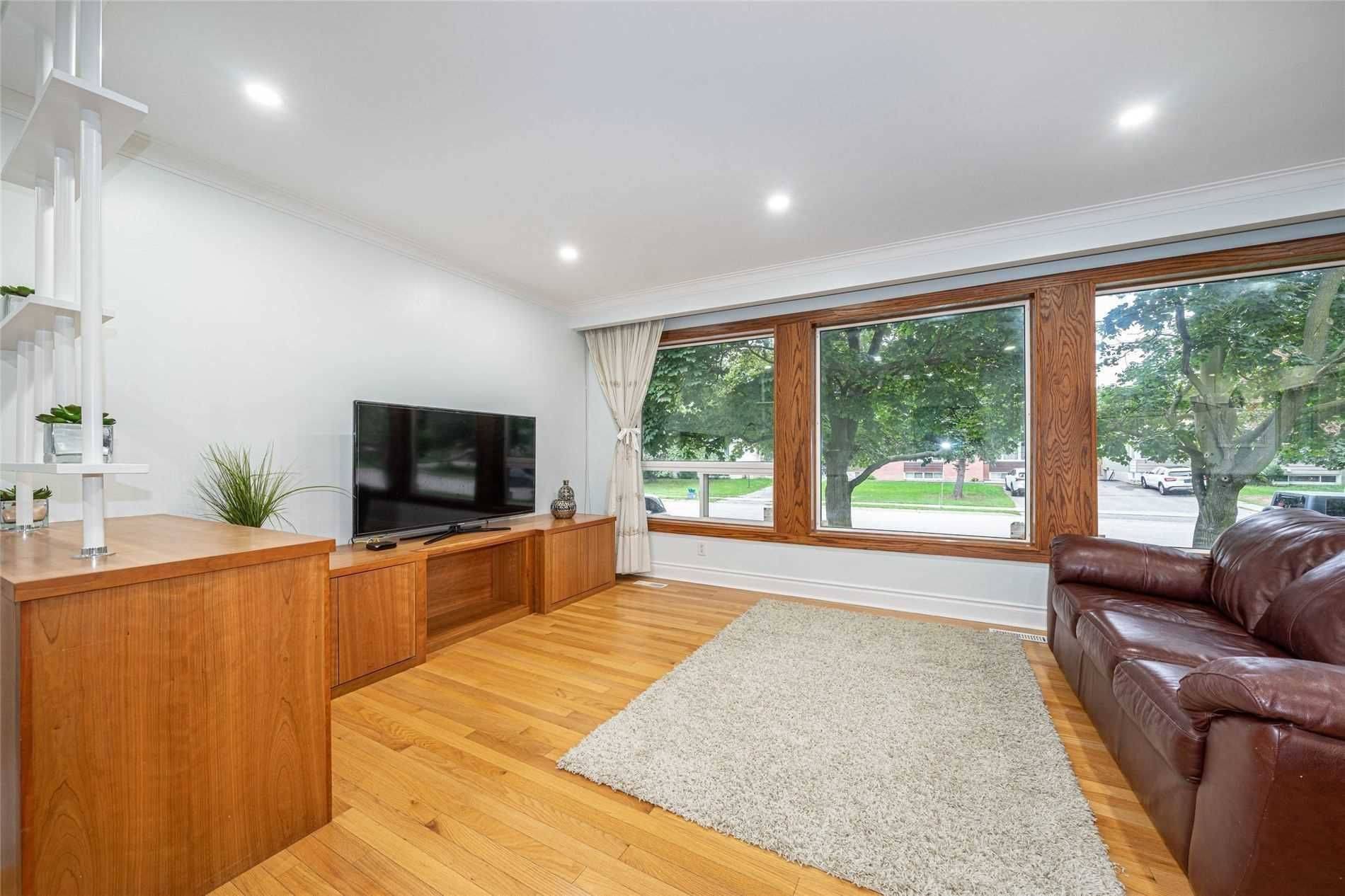 Richmond Hill, ON L4C 2P3,412 Balkan RD #Main