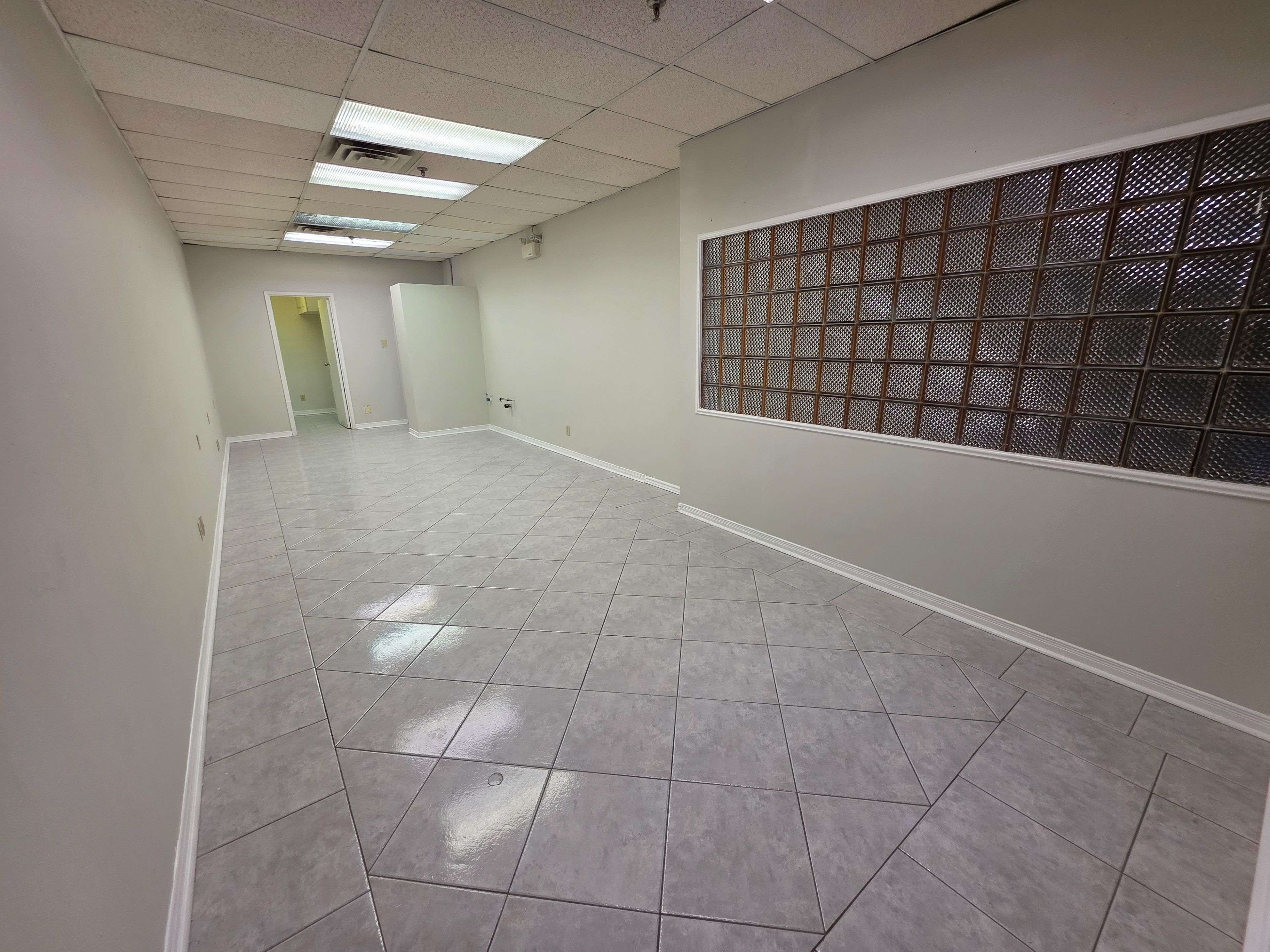 Richmond Hill, ON L4B 2N2,165 East Beaver Creek RD #11