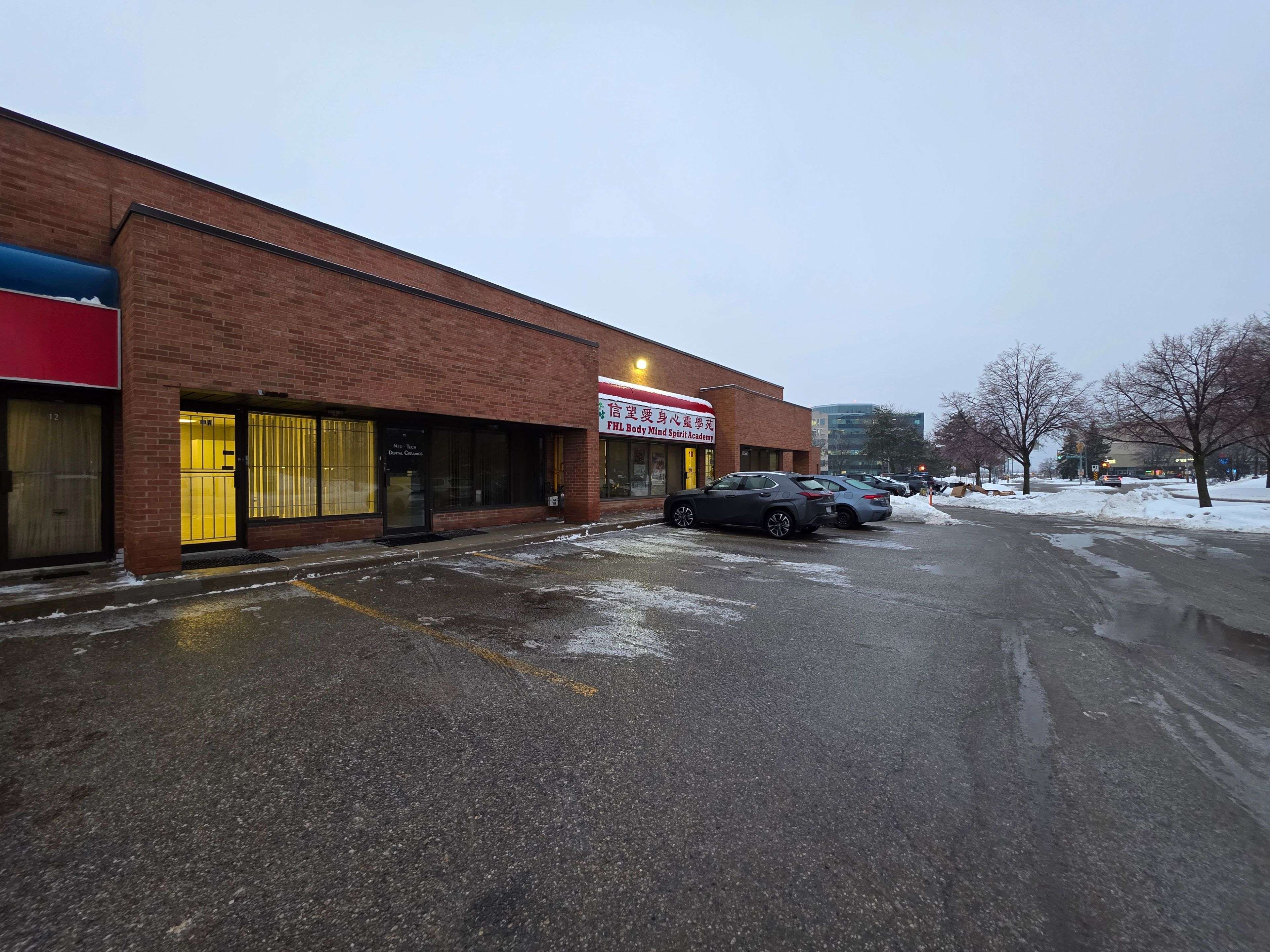 Richmond Hill, ON L4B 2N2,165 East Beaver Creek RD #11