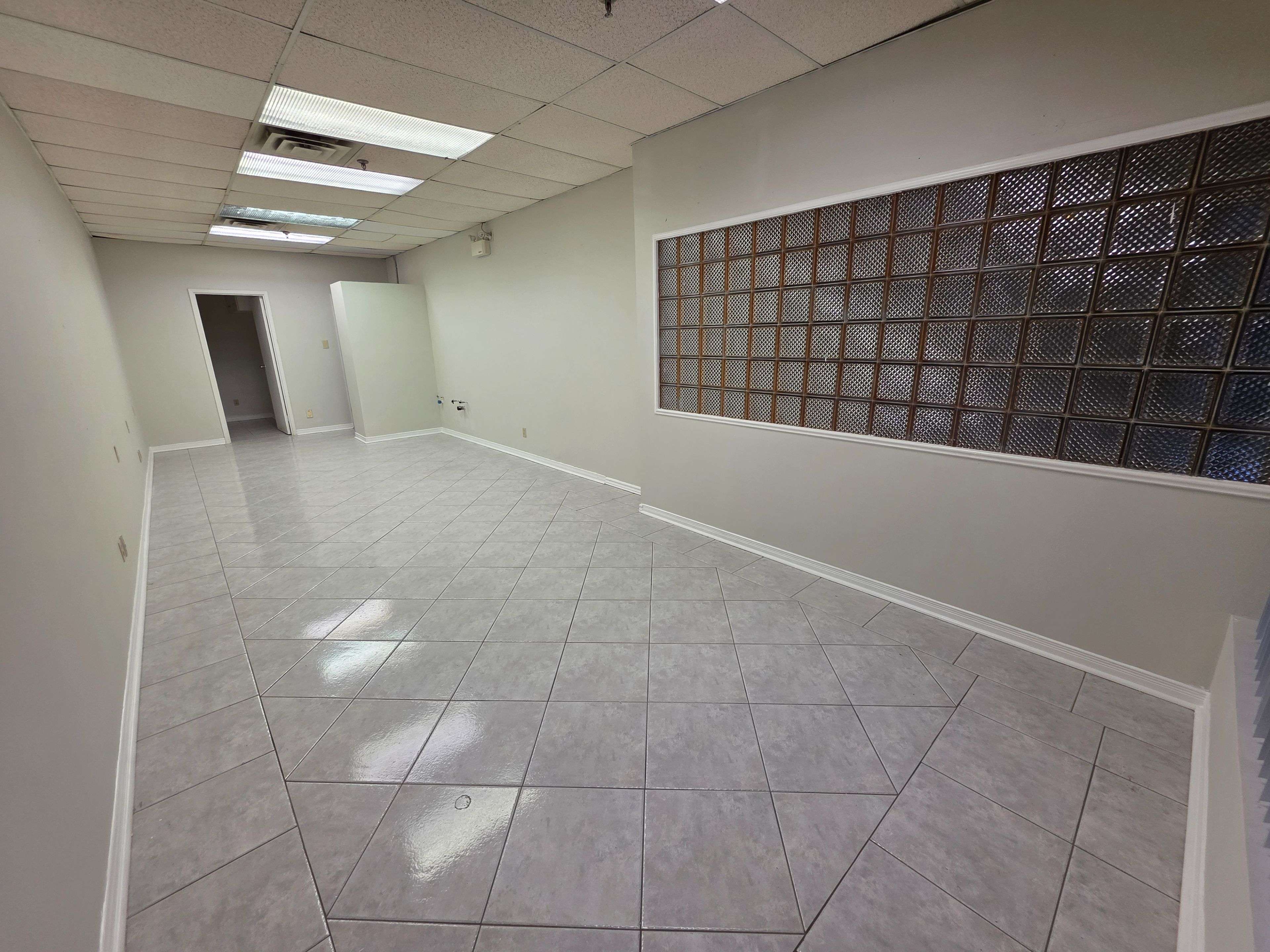 Richmond Hill, ON L4B 2N2,165 East Beaver Creek RD #11