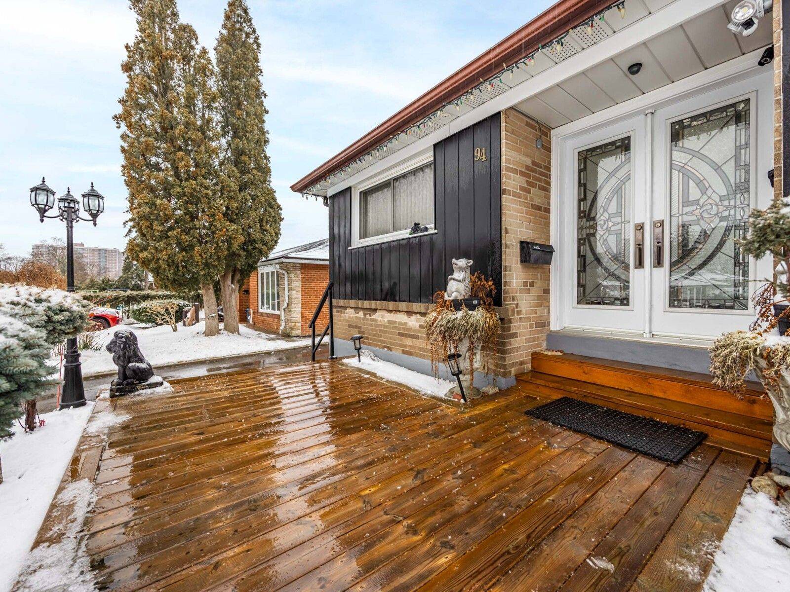 Toronto W10, ON M9V 3G5,94 Silverstone DR