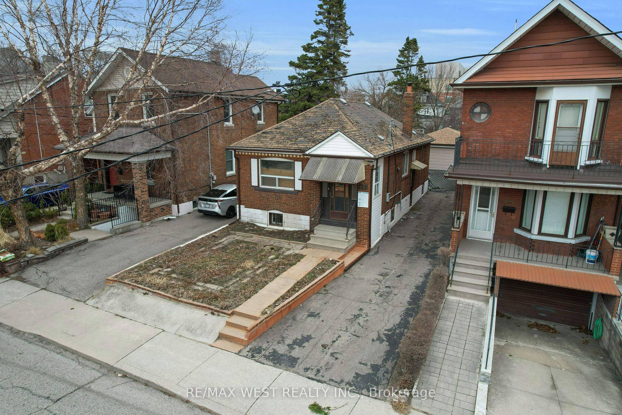 Toronto W02, ON M6S 3C4,661 Beresford AVE