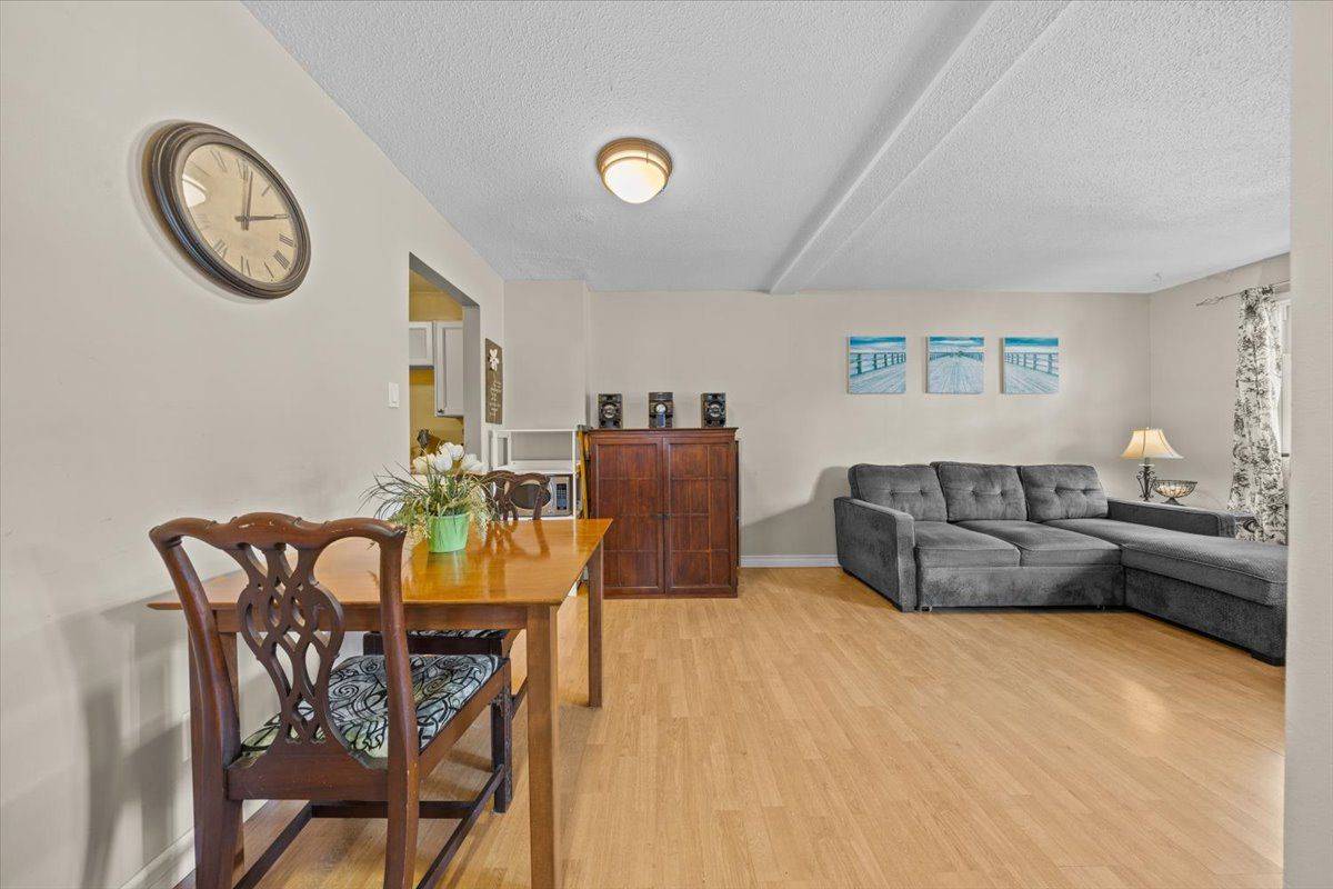 Blossom Park - Airport And Area, ON K1T 1S1,3166 Stockton DR