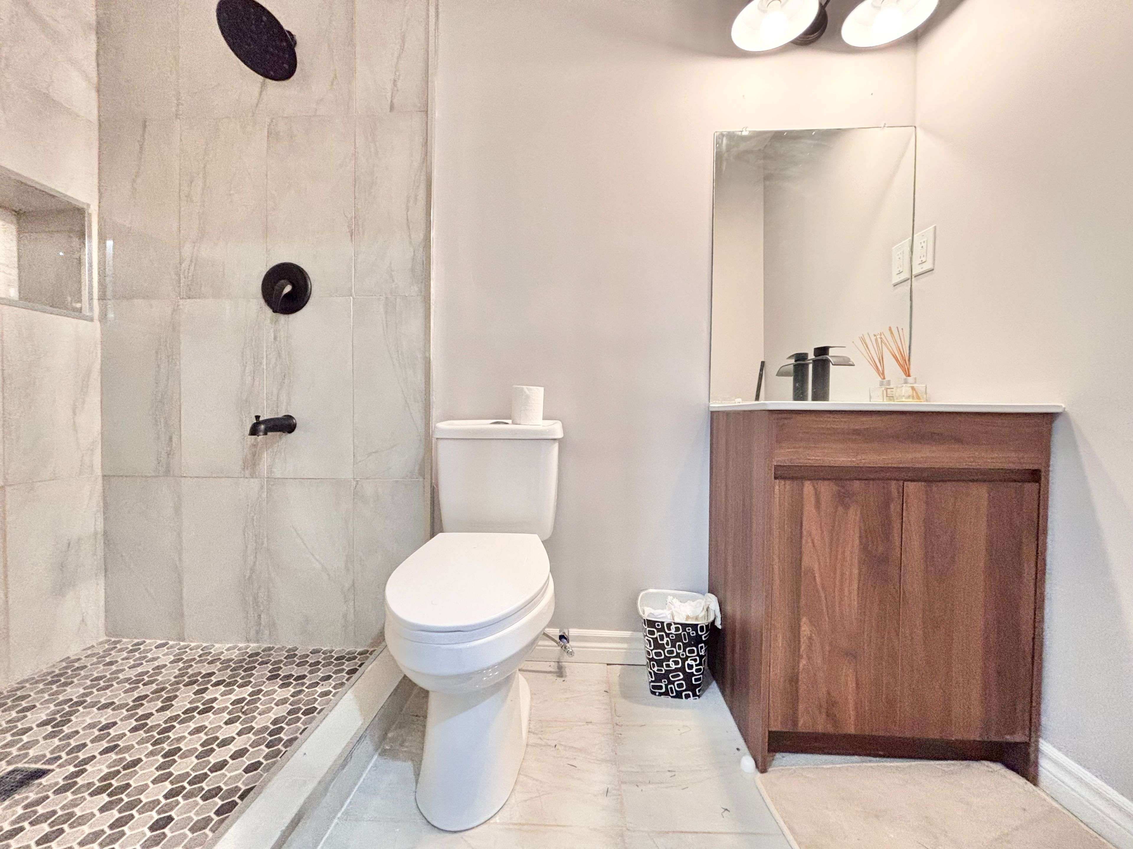 Hamilton, ON L8E 0A4,7 MARINA POINT CRES