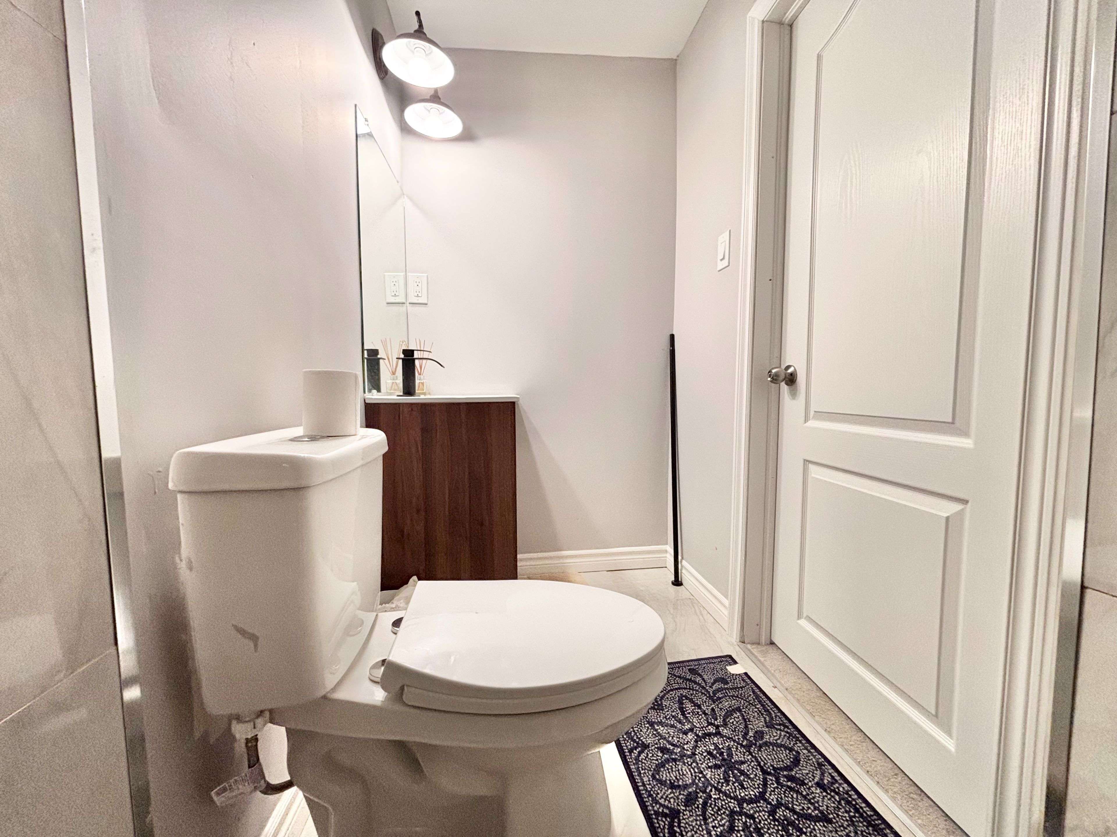 Hamilton, ON L8E 0A4,7 MARINA POINT CRES