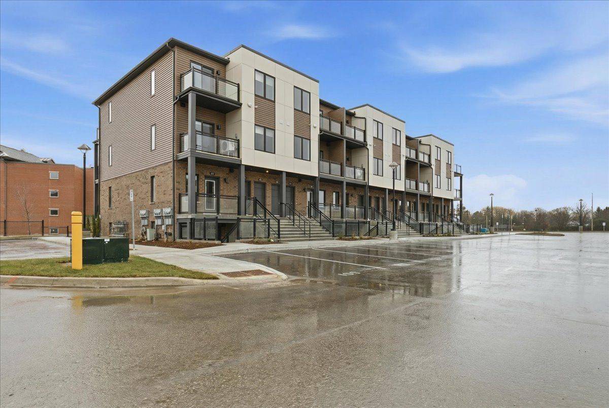 Centre Wellington, ON N1M 0L7,940 St. David ST #92