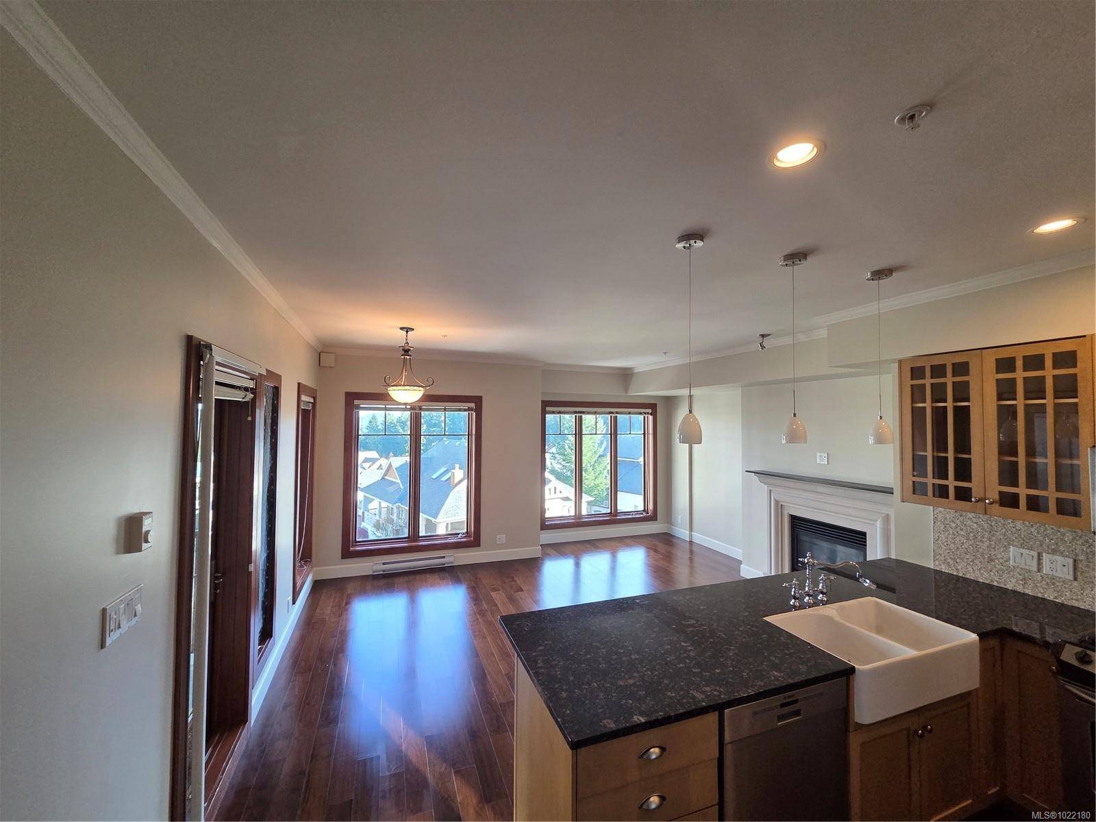 Langford, BC V9B 6T4,2006 Troon Crt #305