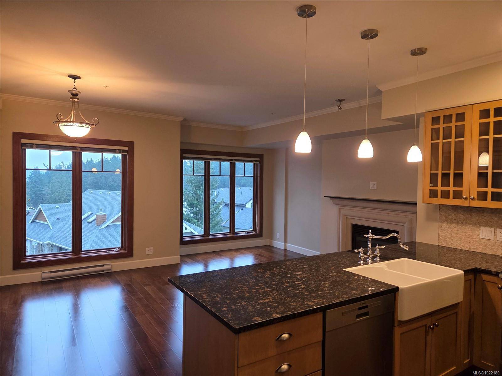 Langford, BC V9B 6T4,2006 Troon Crt #305