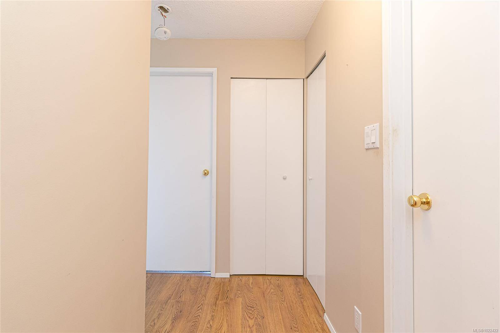 Victoria, BC V8R 1L4,1655 Begbie St #412