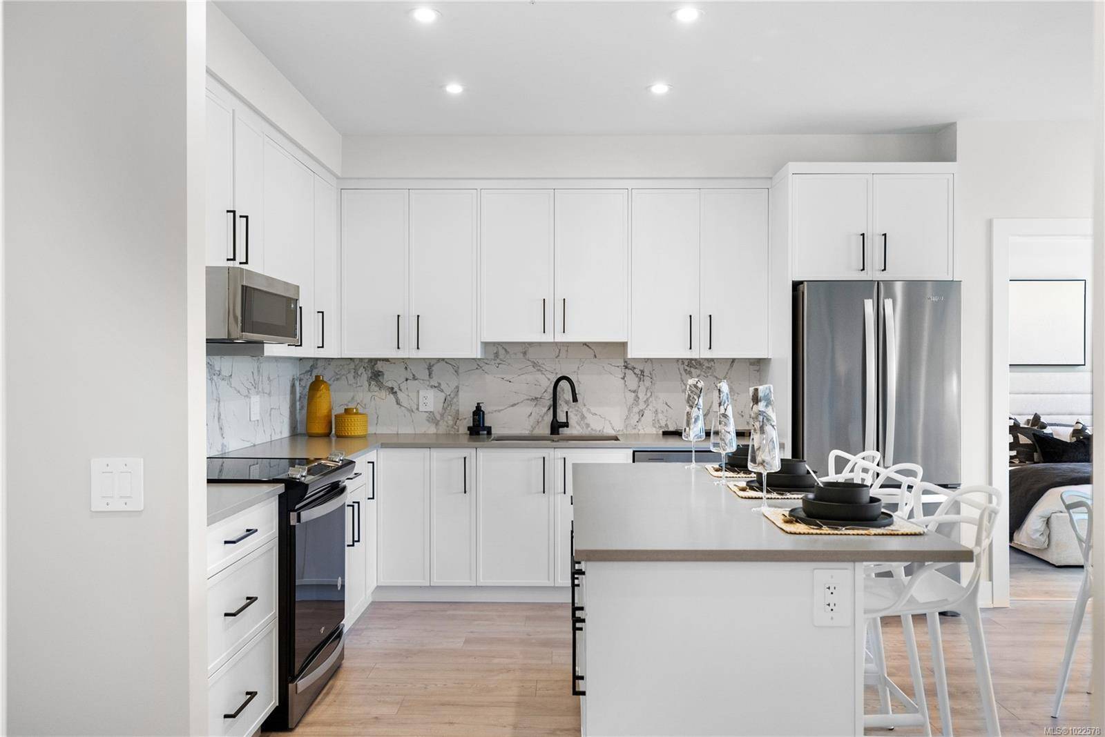 Langford, BC V9B 7B4,1371 Goldstream Ave #510