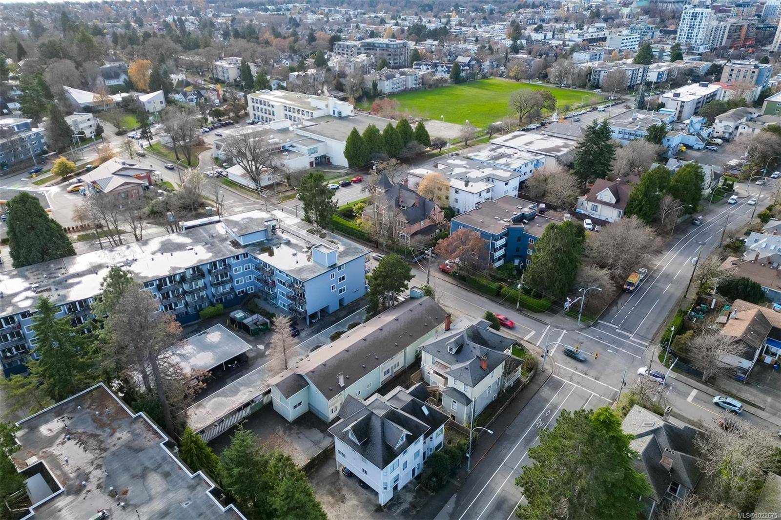 Victoria, BC V8V 4P5,1321 Fernwood Rd