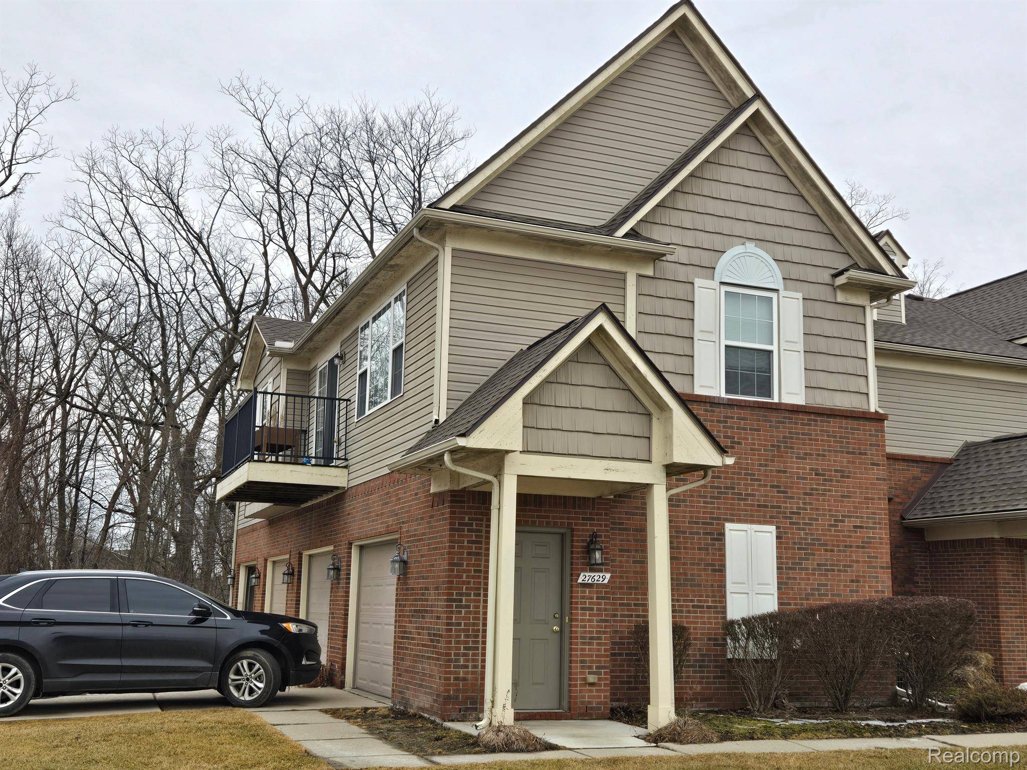 Trenton, MI 48183,27629 HIDDEN OAKS DR