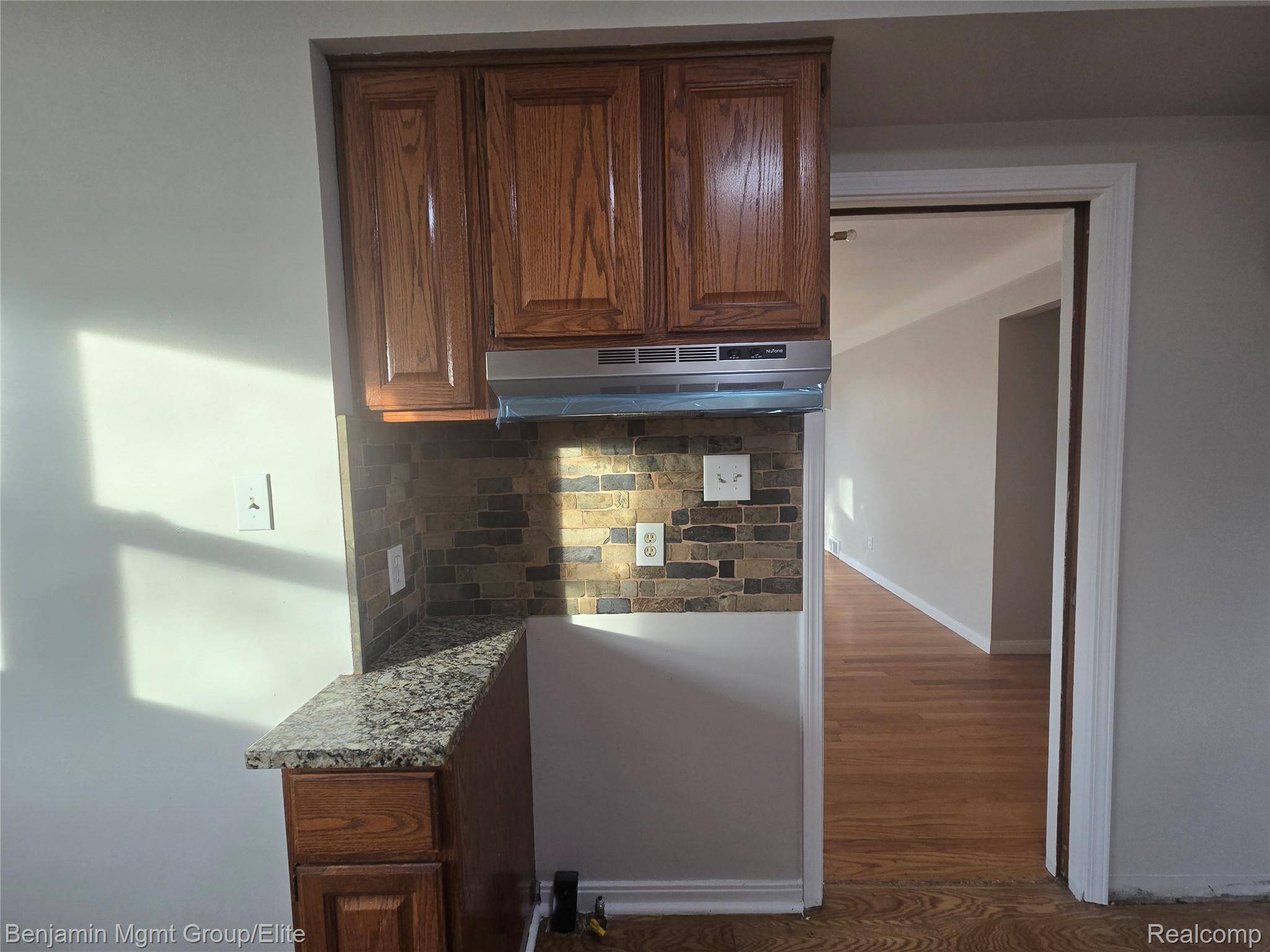 Redford, MI 48239,9560 Dixie