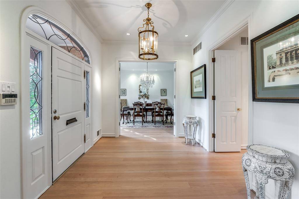 Dallas, TX 75209,5865 Farquhar Lane