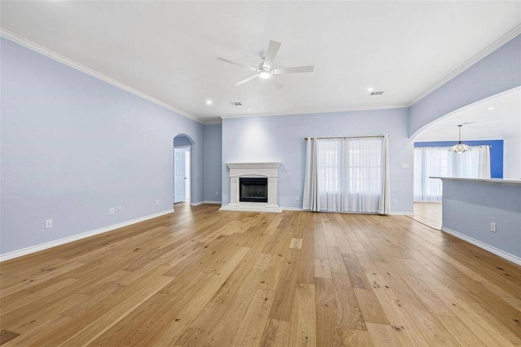 Burleson, TX 76028,835 Evergreen Lane