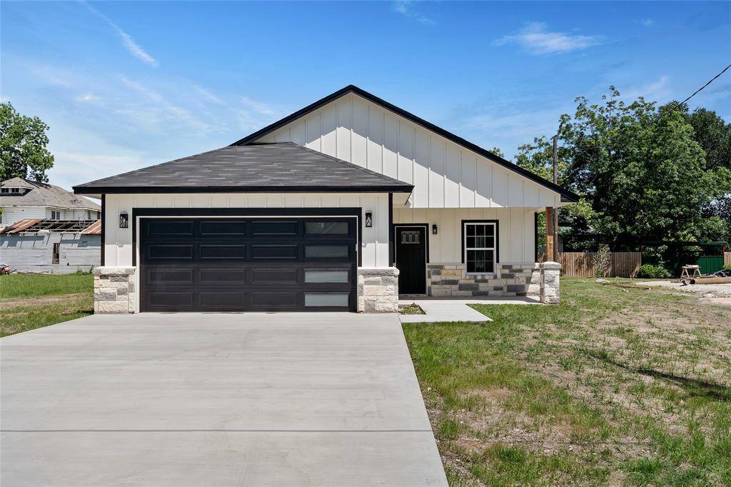 Kosse, TX 76653,502 N Mignonette Drive