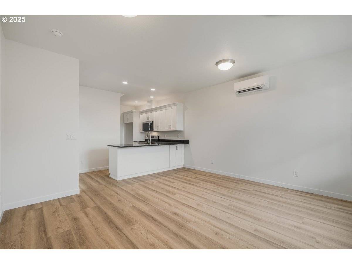 Dallas, OR 97338,365 SE Kitzmiller DR