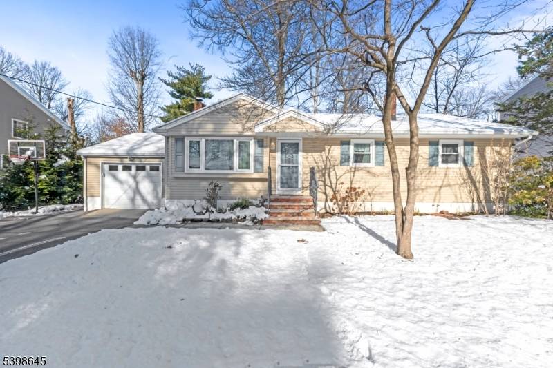 Edison Twp., NJ 08820,49 Goodluck St