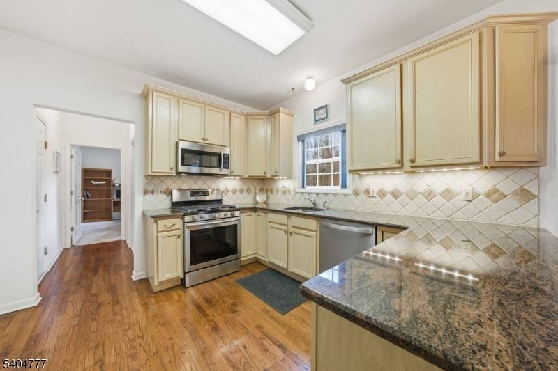 Newton Town, NJ 07860,10 Windsor Dr