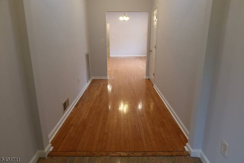 Elmwood Park Boro, NJ 07407,173 E 54Th St