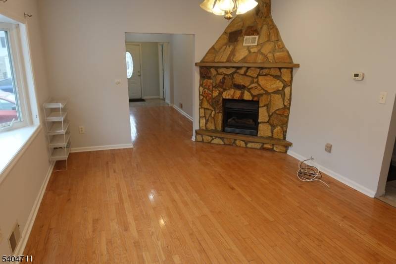 Elmwood Park Boro, NJ 07407,173 E 54Th St