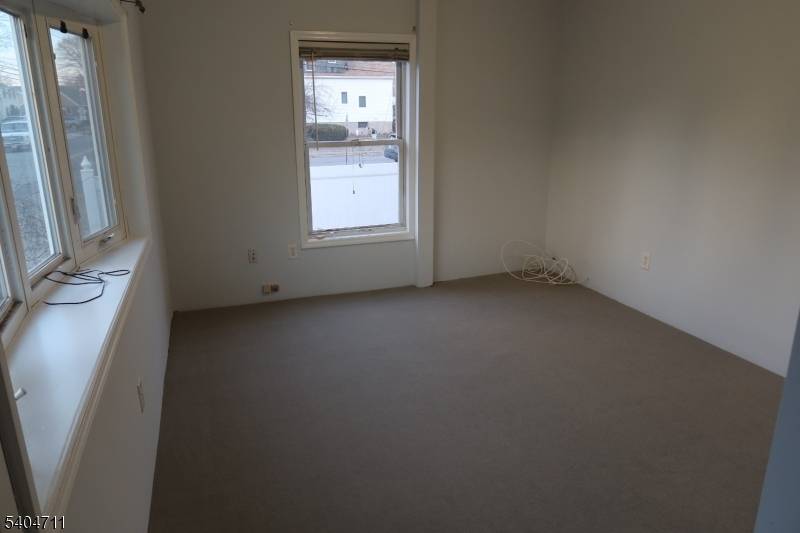 Elmwood Park Boro, NJ 07407,173 E 54Th St