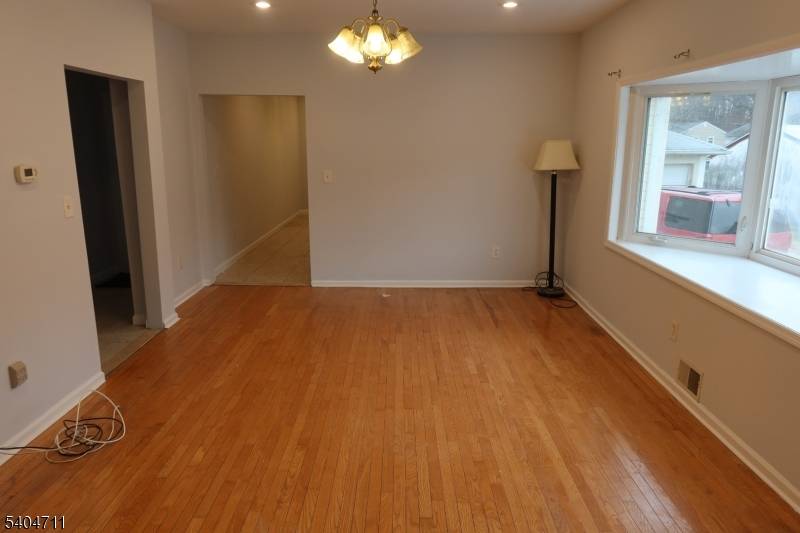 Elmwood Park Boro, NJ 07407,173 E 54Th St