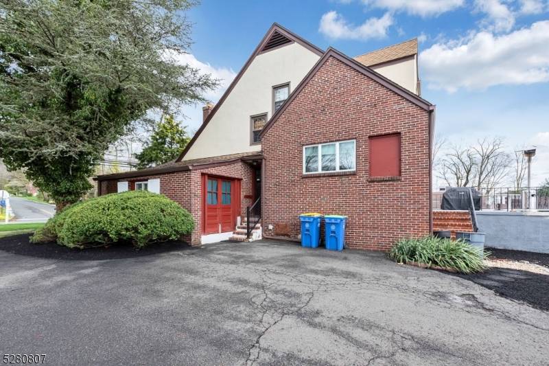 Watchung Boro, NJ 07069,153 Stirling Rd