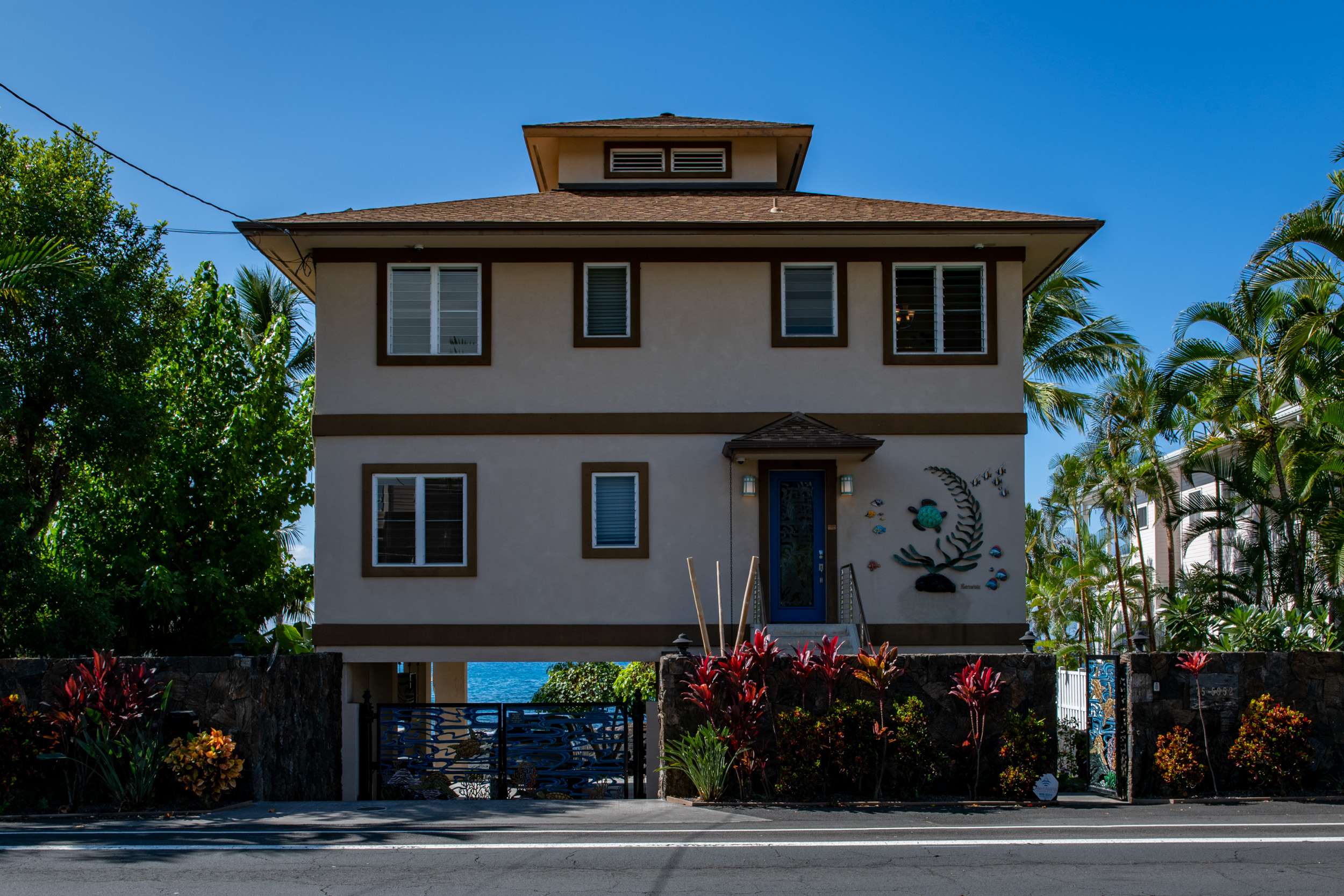 Kailua-kona, HI 96740,75-5952 ALII DR