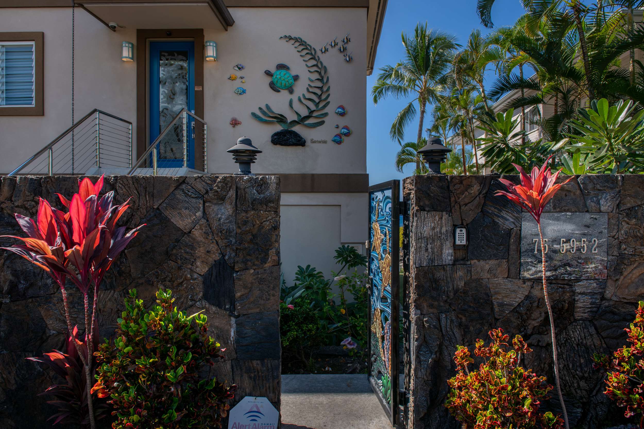 Kailua-kona, HI 96740,75-5952 ALII DR