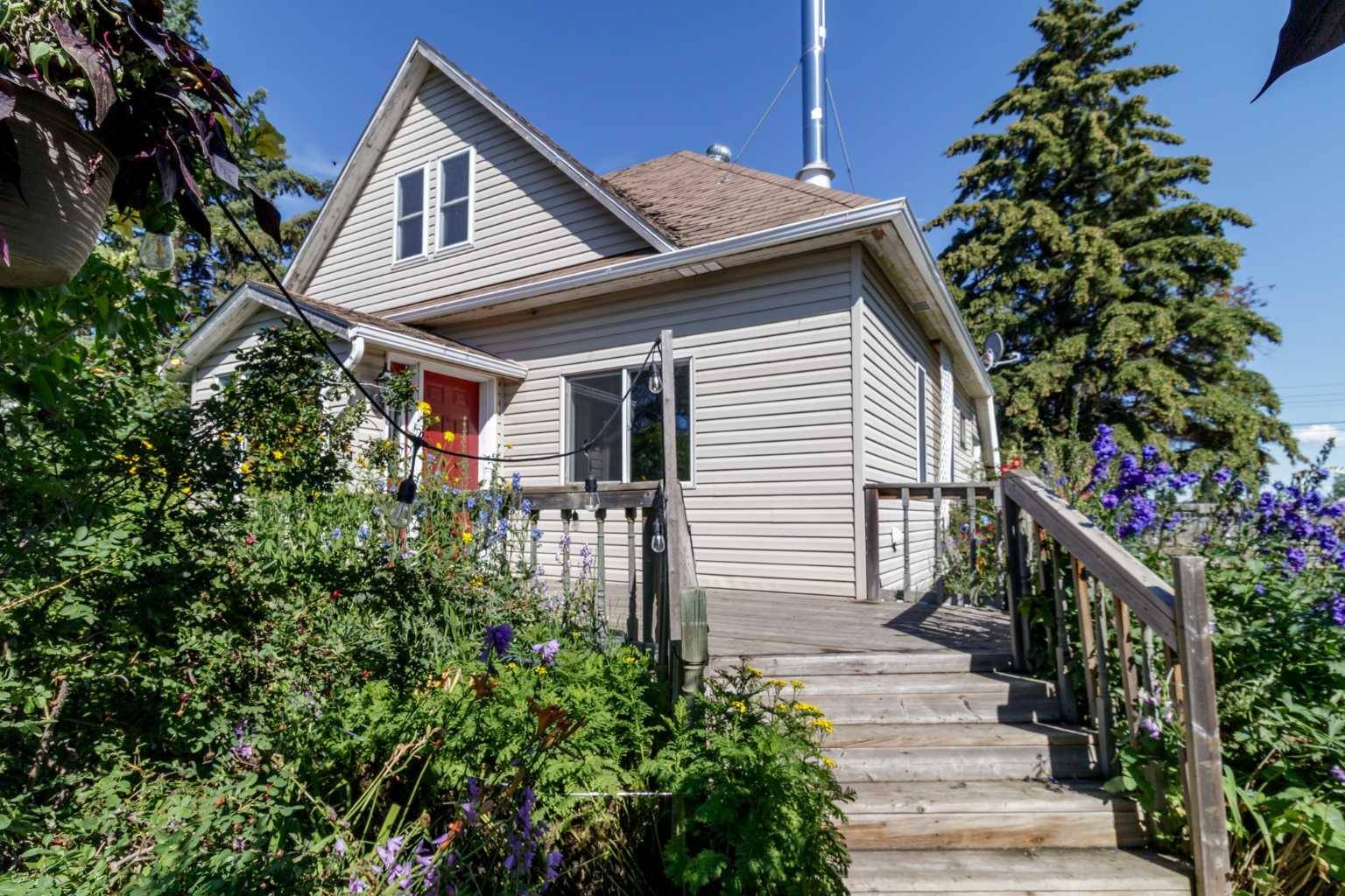 Penhold, AB T0M1R0,1321 Flemming AVE