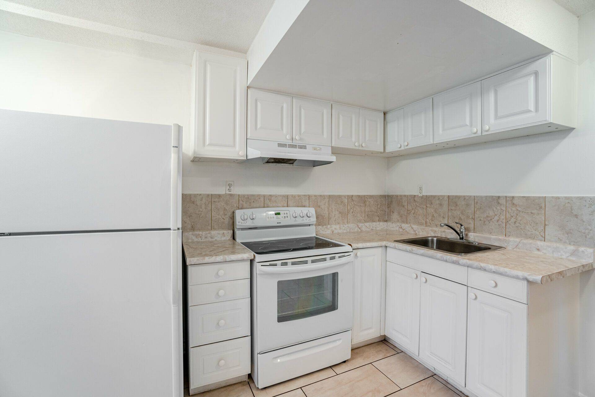 Toronto E06, ON M1N 1X9,171 Clonmore DR