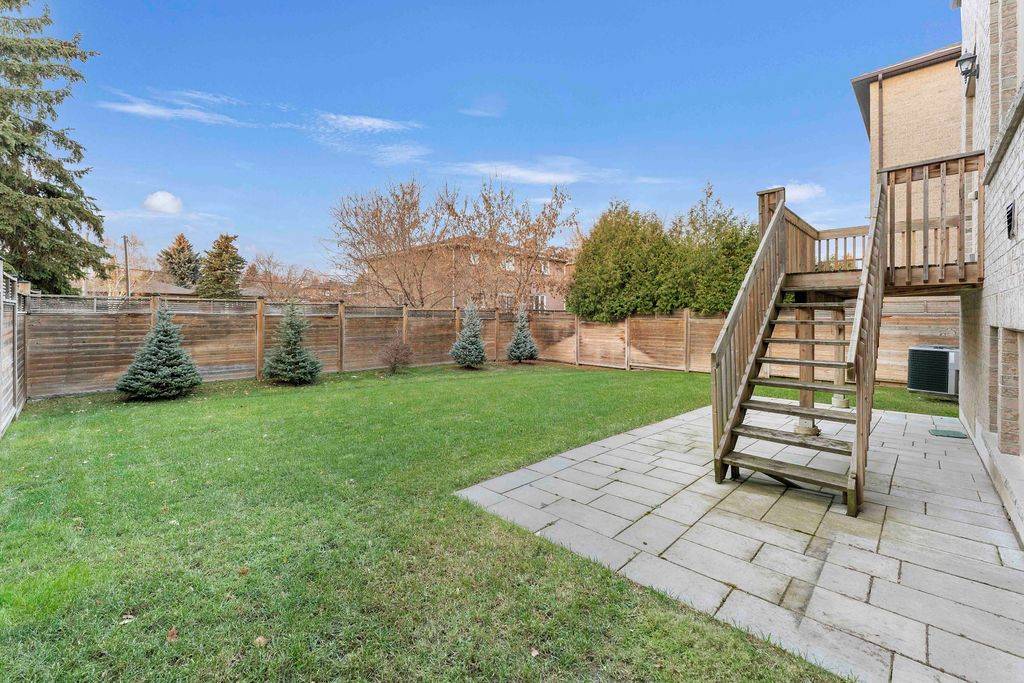 Richmond Hill, ON L4C 0W3,21 Day Lily CRES