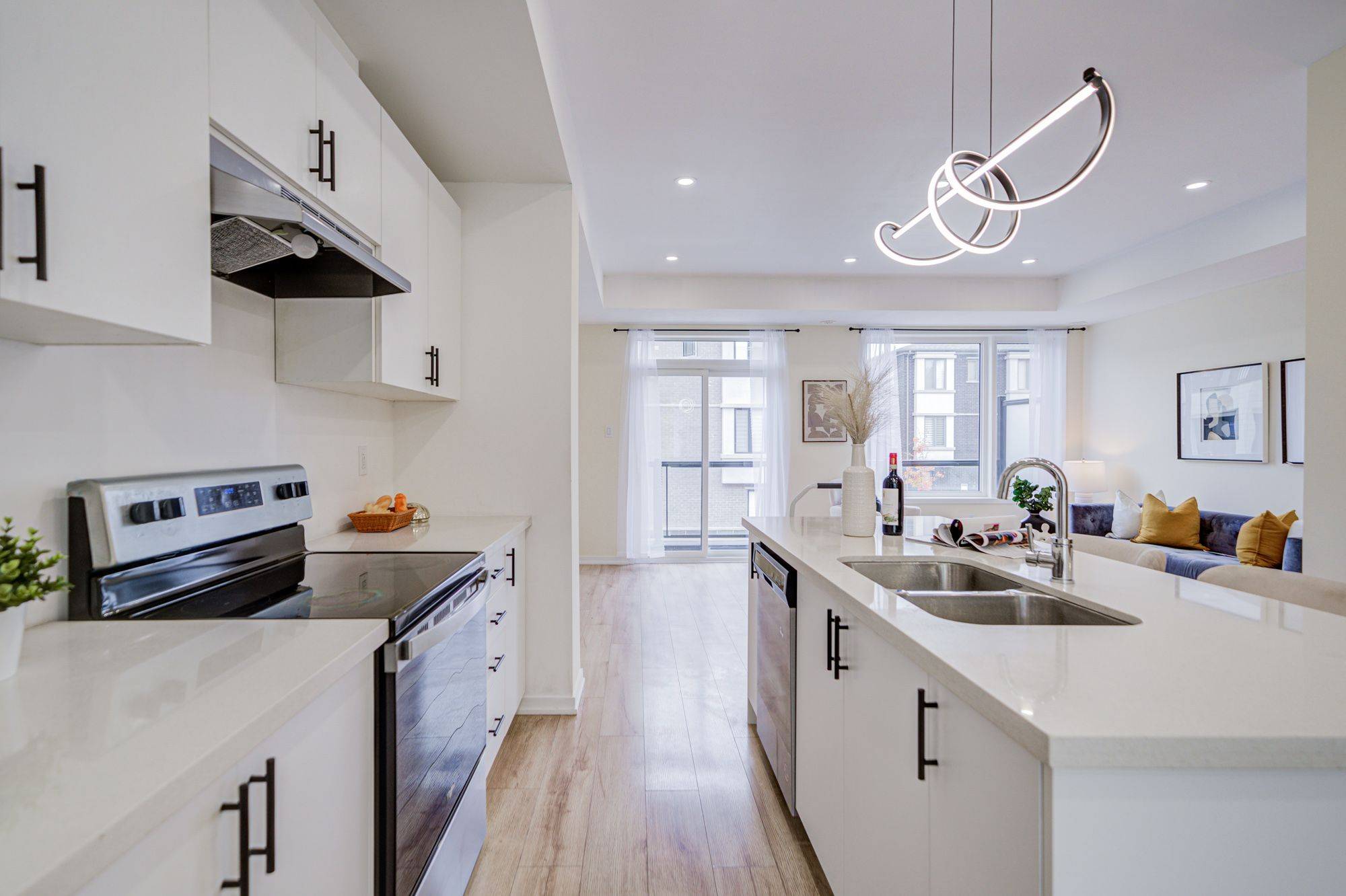 Vaughan, ON L6A 1S2,99 Crimson Forest DR