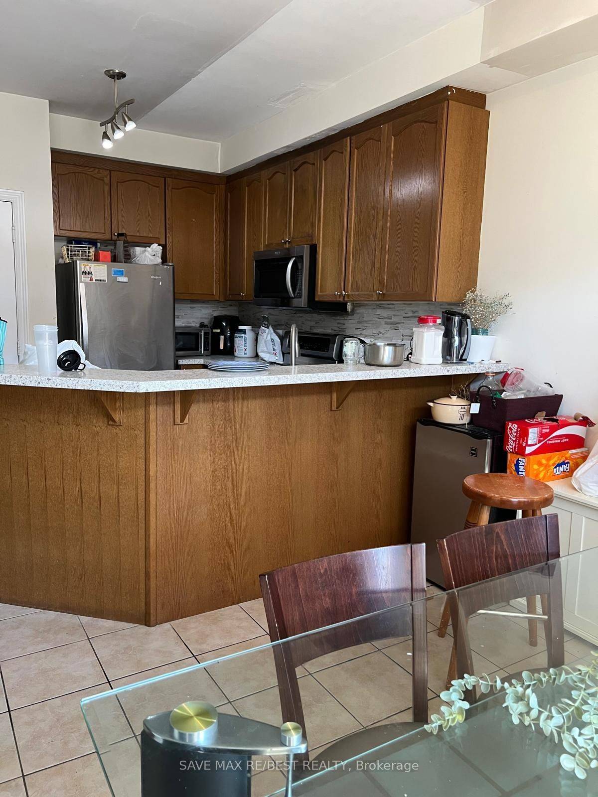 Brampton, ON L7A 0L9,70 Boundbrook DR #UPPER