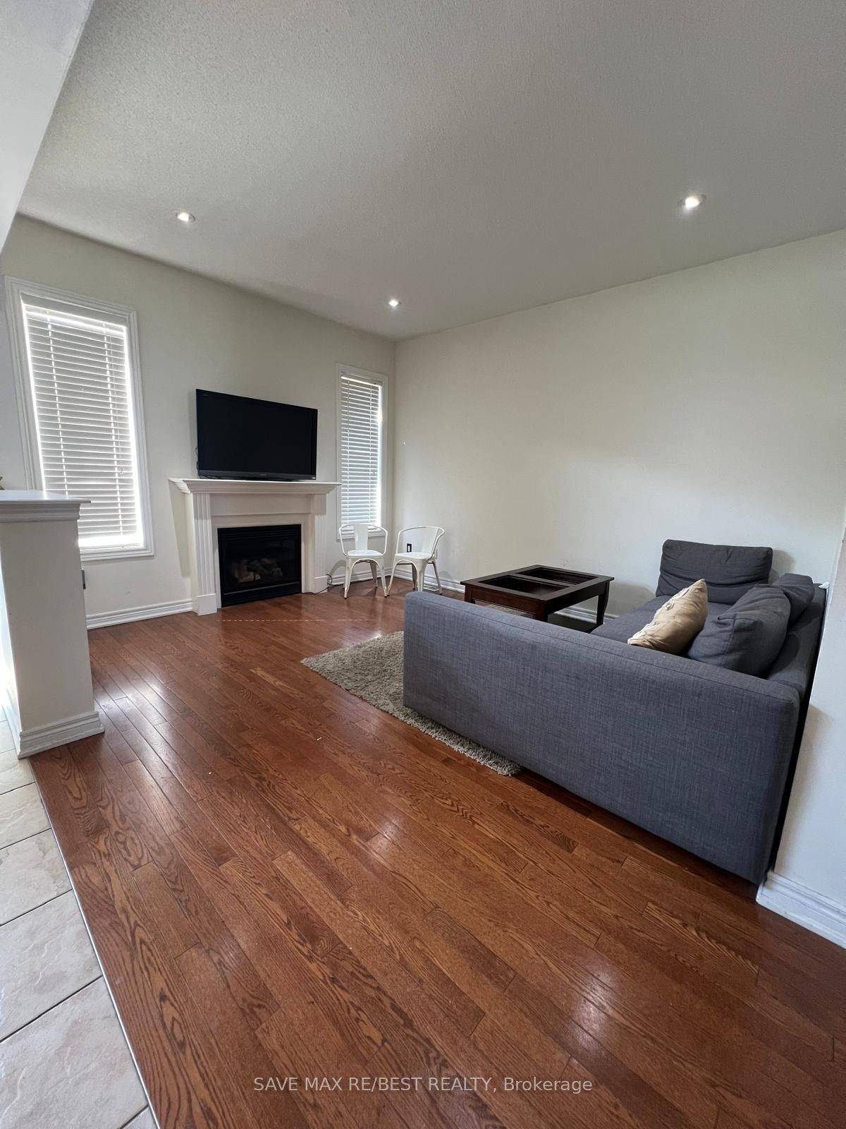 Brampton, ON L7A 0L9,70 Boundbrook DR #UPPER